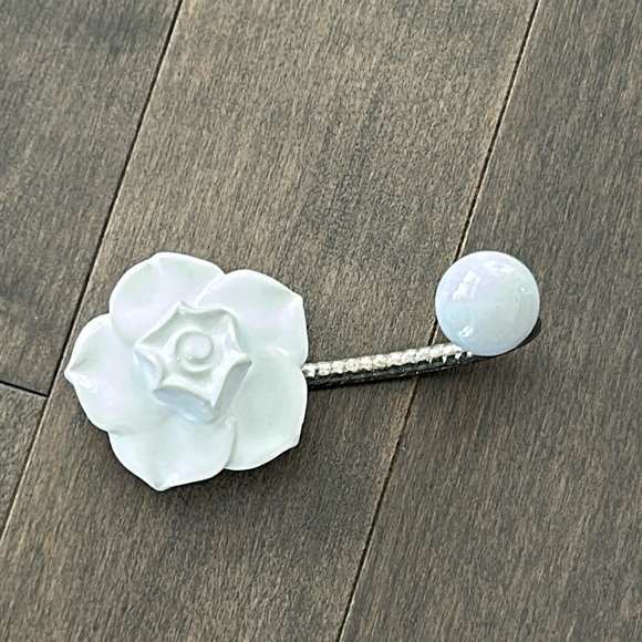 ANTHROPOLOGIE White Rose Ceramic Wall Hook, Silver Metal Twist, Home Decor - Picture 2 of 6